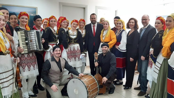 Με κάλαντα και παραδοσιακές μελωδίες απ’ όλη τη χώρα πλημμύρισαν τα γραφεία της Περιφέρειας Δυτ. Ελλάδας