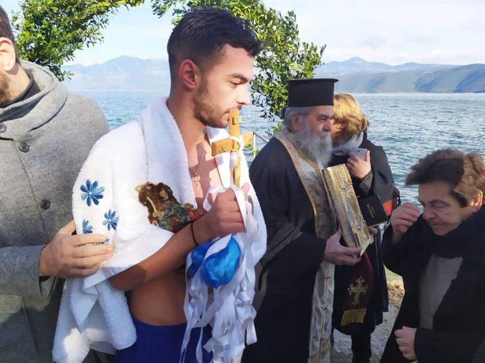 Αγιασμός των υδάτων στην θέση Μούρτος Καψοράχης(φωτο)