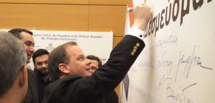 Ο Καραμανλής “προσπαθεί” να εκτρέψει τον Αχελώο, αλλά δεν ξέρει πως γράφεται! (video)