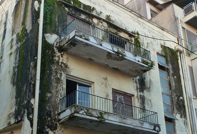 Όταν βρεθεί το αρχειακό υλικό, ολοκληρωθεί το τυπικό….κάποιος να κλείσει και τα παράθυρα!