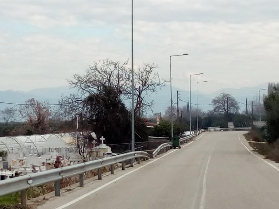 Δύο χρόνια περιμένουν τον περιμετρικό φωτισμό κοντά στο Νεκροταφείο Ζευγαρακίου!