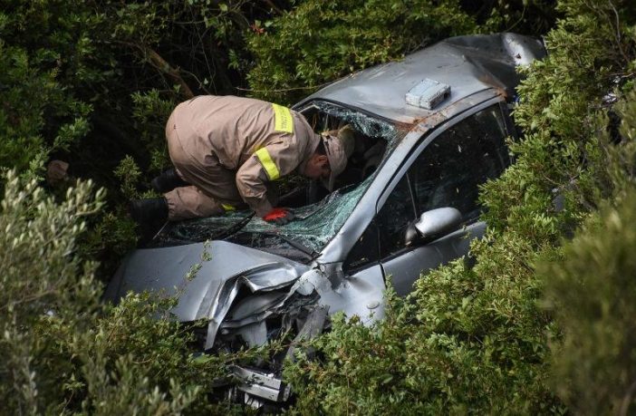 Δυτ.Ελλάδα: Ι.Χ. έπεσε σε πλαγιά – Η Πυροσβεστική απεγκλώβισε δύο άτομα