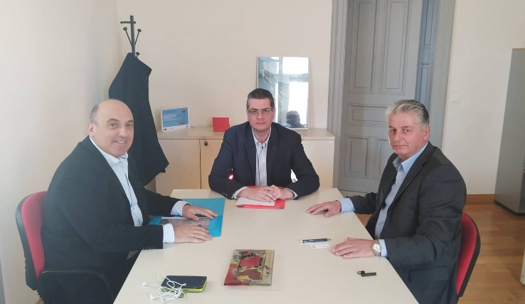 Συνάντηση δημάρχου Ναυπακτίας με τον πρόεδρο του Πράσινου Ταμείου-Στην ατζέντα αναπλάσεις και πεζοδρόμια