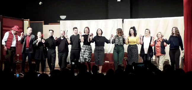 Επιτυχημένη “Ροζ Μολότοφ” από την θεατρική ομάδα του Κέντρου Πολιτισμού του Δήμου Θέρμου.