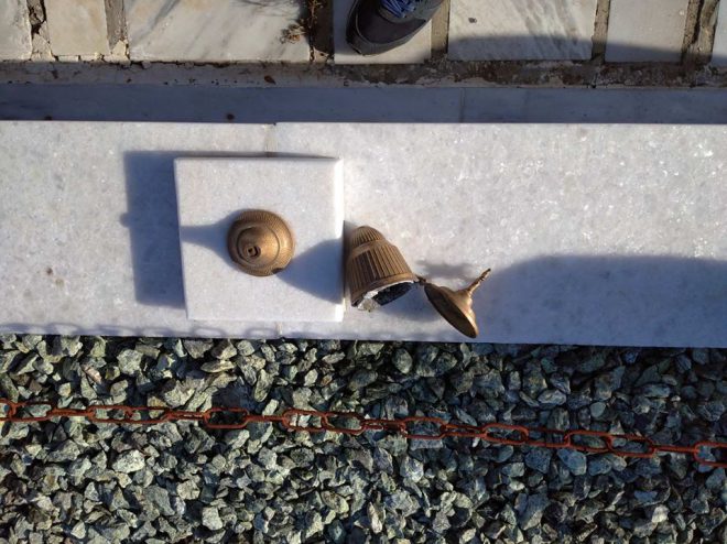 Συλλήψεις για τις κλοπές καντηλιών στο νεκροταφείο της Μεγάλης Χώρας Αγρινίου