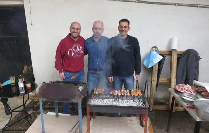 Με βροχερό καιρό άρχισε να τσικνίζει η Αμφιλοχία(φωτο)