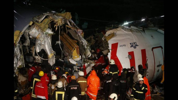 Τραγωδία στην Κωνσταντινούπολη: Ένας νεκρός, δεκάδες τραυματίες από την συντριβή του αεροσκάφους