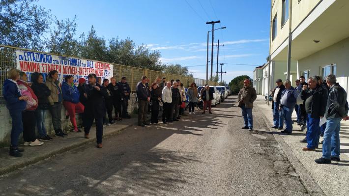 Συγκέντρωση στις υπηρεσίες του ΟΑΕΔ Αγρινίου (ΦΩΤΟ)