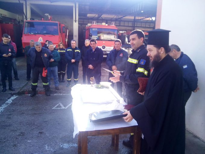 Έκοψε την πίτα της η Πυροσβεστική Υπηρεσία Αγρινίου (φωτο)