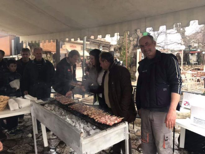 Το «τσικνίζει» όλη η Αιτωλοακαρνανία-πήραν «φωτιά» οι ψησταριές (φωτο)