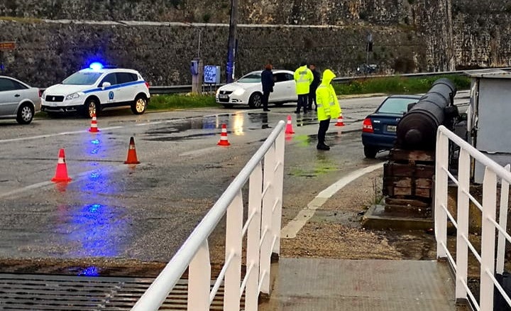 Ξεκίνησαν οι έλεγχοι της Αστυνομίας στην Πλωτή Γέφυρα Λευκάδας