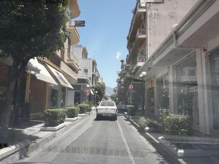 Έμποροι του Αγρινίου ζητούν το κλείσιμο όλων των επιχειρήσεων του λιανικού εμπορίου λόγω κορωνοιού