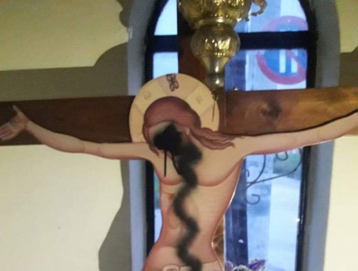 Δυτ.Ελλάδα:Έβαψαν τον εσταυρωμένο Ιησού με σπρέι σε Ιερό Ναό