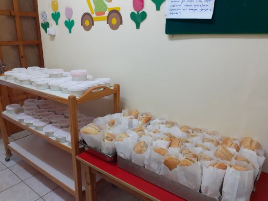 Προσφορά πασχαλινών γευμάτων από τις Κοινωνικές Δομές του Δήμου Αγρινίου