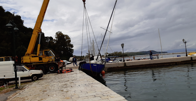 Βόνιτσα:Βυθίστηκε σκάφος λόγω άσχημων καιρικών συνθηκών- Επιχείρηση ανέλκυσης