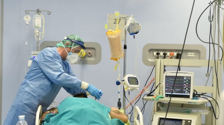 Κορωνοϊος: Ξεπέρασαν τους 16.000 οι νεκροί στη Βρετανία – 596 σε 24 ώρες