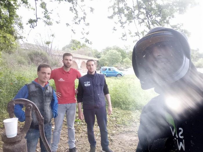 Εθελοντικός καθαρισμός του πηγαδιού, πλησίον γέφυρας Ερμιτσας