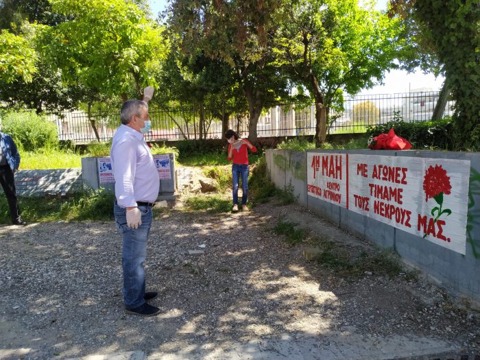 ΕK Αγρινίου: Καταγγέλλει απόπειρα να κάψουν το πανό στο μνημείο των θυμάτων της Εργατικής Τάξης