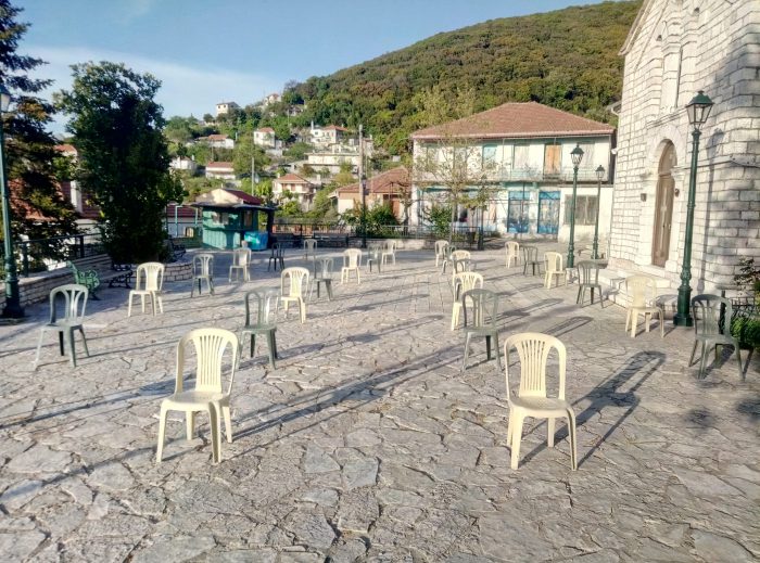 Και η Ανάληψη Τριχωνίδος στη βουβή διαμαρτυρία με άδειες Καρέκλες