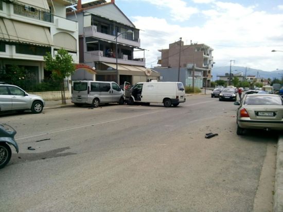 Καραμπόλα 5 οχημάτων με τραυματισμό στη Γιαννούζι Αγρινίου (φωτο)