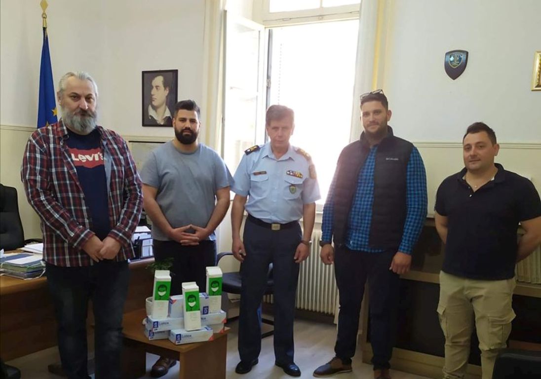 Μάσκες και γάντια στους αστυνομικούς από την ΔΗΜ.Τ.Ο. Ν.Δ. Μεσολογγίου