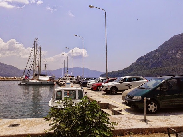 Σοβαρό πρόβλημα με την παράνομη στάθμευση  στο λιμάνι του Μύτικα Αιτ/νίας