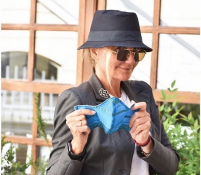 Η Μαρέβα Μητσοτάκη με μάσκα ZEUS+DIONE