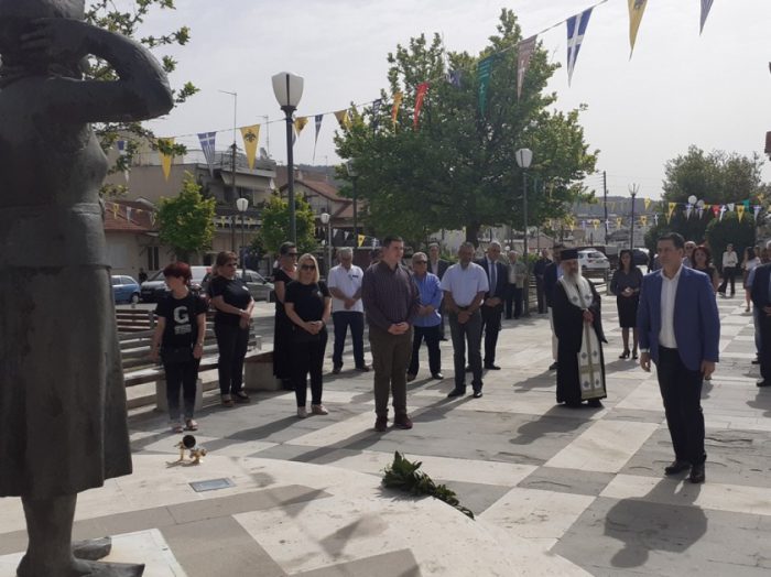 Κατάθεση στεφάνων στο μνημείο «Μικρασιατών και Ποντίων Προσφύγων στον Άγιο Κωνσταντίνο