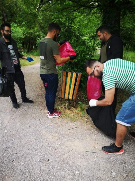Καθάρισε το Πάρκο Αγρινίου η νεολαία του ΣΥΡΙΖΑ