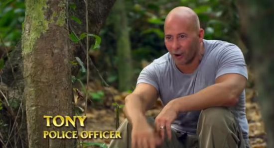 Ο ομογενής Τόνι Βλάχος από το Διασελλάκι Θέρμου τίναξε την μπάνκα στον αέρα στο Survivor των ΗΠΑ!