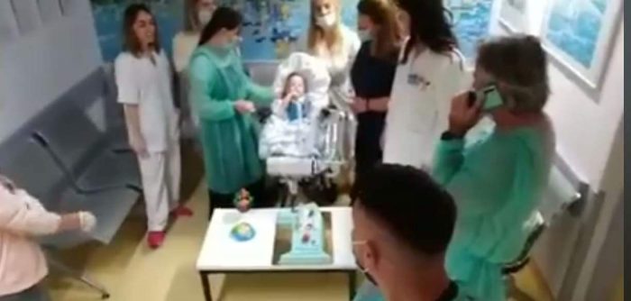 Γιόρτασε τα γενέθλιά του ο Ηλίας Στυλιανός από τον Αστακό.στο νοσοκομείο του Ρίου