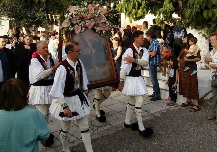 Πανηγύρισε ο Ιερός Ναός Αγίας Τριάδος Αγρινίου (ΦΩΤΟ)