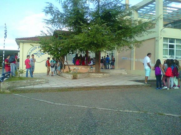 Καινουργιώτες μαθητές δώρισαν 1.000 ευρώ για δημιουργία αίθουσας πολλαπλών χρήσεων