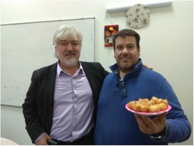 Στο Σχολείο Δεύτερης Ευκαιρίας Αγρινίου φτιάχνουν λουκουμάδες(φωτο)