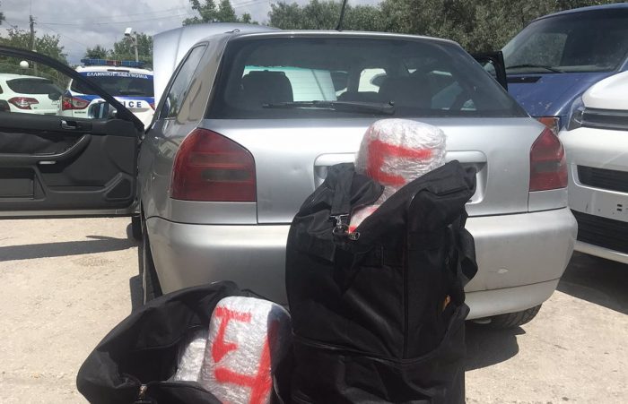 Συνελήφθη μετά από καταδίωξη στο Αγγελόκαστρο για μεταφορά ναρκωτικών – κατασχέθηκαν 20 κιλά χασίς