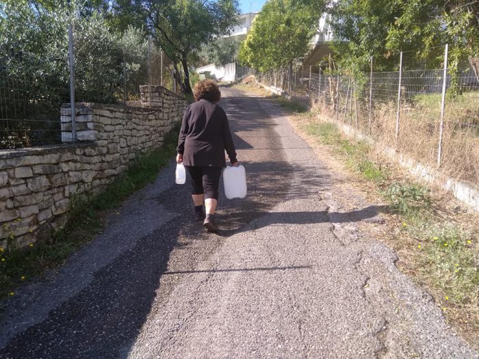 Νερό στα μπιτόνια στο Σπάρτο Αιτωλοακαρνανίας!!