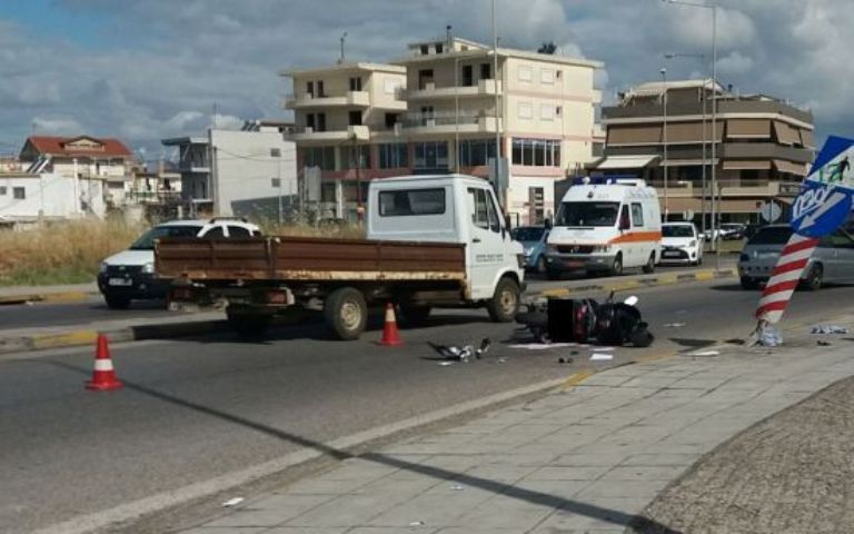 Σοβαρό τροχαίο στην είσοδο του Αγρινίου- Στο Νοσοκομείο δικυκλιστής (φωτο)
