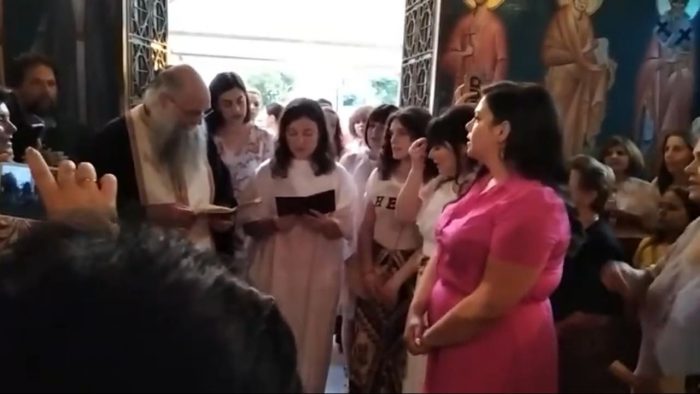 Πέντε καθηγήτριες του κοινωνικού φροντιστηρίου Αγίου Δημητρίου Αγρινίου βάπτισαν 17χρονη