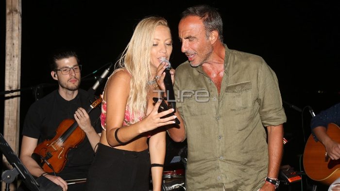 Νίκος Αλιάγας: Ανέβηκε στη σκηνή και τραγούδησε με την Στεφανία Ρίζου