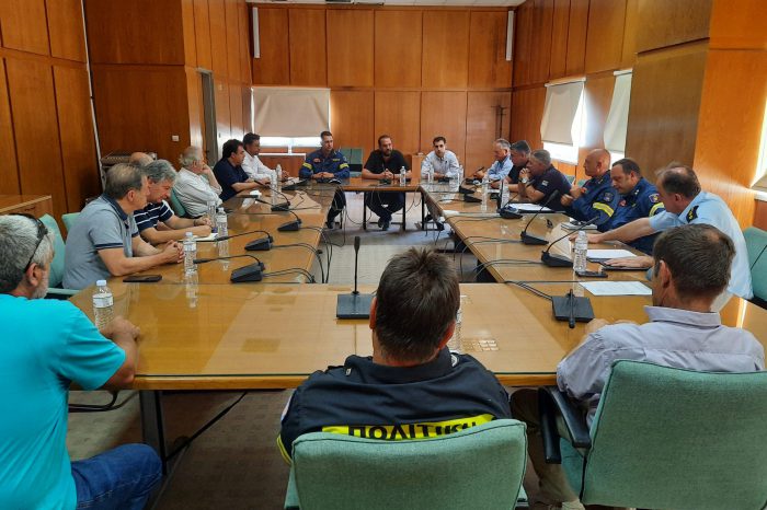 Σύσκεψη στην ΠΕ Ηλείας για τις πυρκαγιές παρουσία του Περιφερειάρχη