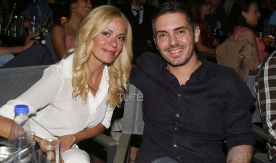 Η Ζέτα Μακρυπούλια με τον Μιχάλη Χατζηγιάννη και τους διάσημους φίλους της στην «ταράτσα του Φοίβου»