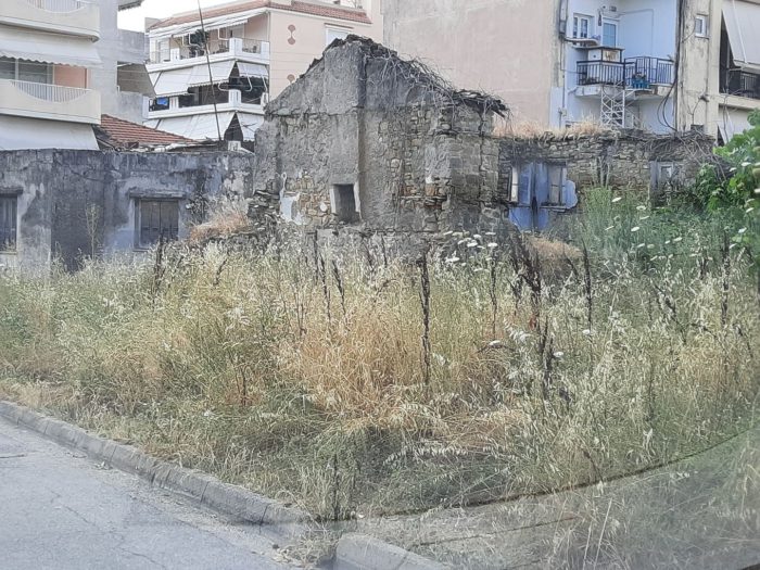 «Ζούγκλα» από χόρτα περιοχές του Αγρινίου-Καταγγέλλουν αδιαφορία από το δήμο οι πολίτες!