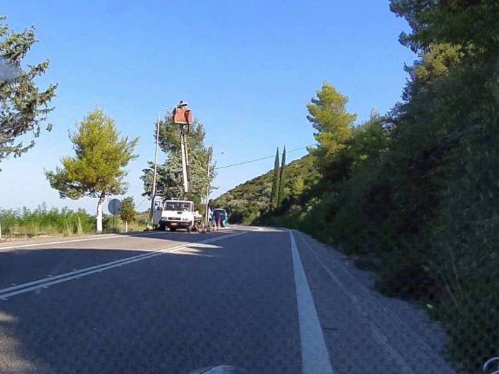 Εργασίες οδοφωτισμού & καθαρισμού ρείθρων και πρανών στην Ε.Ο Αντιρρίου -Ιωαννίνων στο ύψος Μενιδίου και Συκούλας