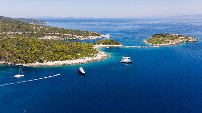 Το πανέμορφο μικρό νησί με την πλούσια ιστορία