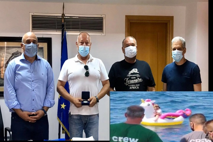 Τον Καπετάνιο και τον Μηχανικό για τη διάσωση του 3χρονου κοριτσιού  από το Αντίρριο τίμησε ο Β.Γκίζας