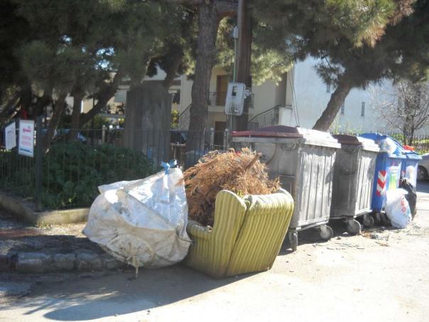 Την Δευτέρα θα βγει το φορτηγό του Δήμου Ξηρομέρου για τα ογκώδη στον Αστακό.