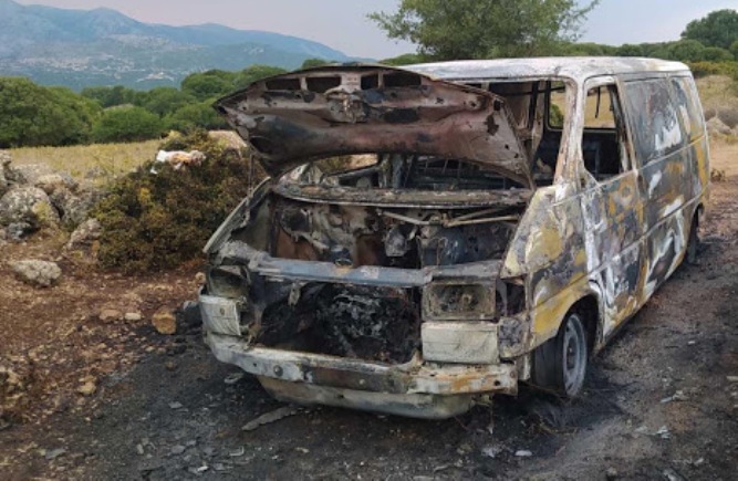 Φορτηγάκι κάηκε ολοσχερώς στον Άγιο Νικόλαο Κατούνας
