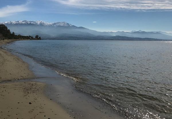 Χαμός στην Μακύνεια για μια περίφραξη στην παραλία!