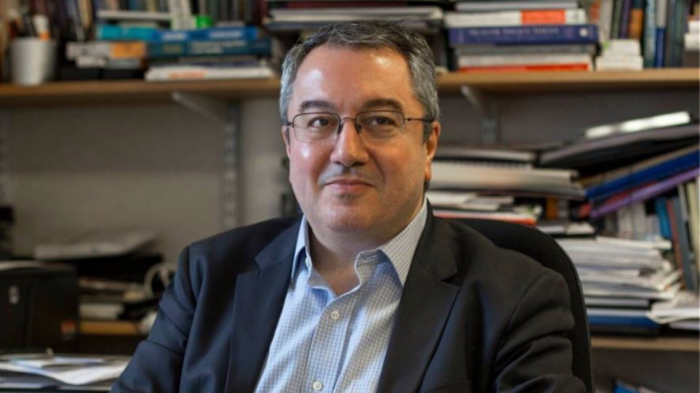 Μόσιαλος: Ναι στο άνοιγμα των σχολείων αλλά με ποιες προϋποθέσεις