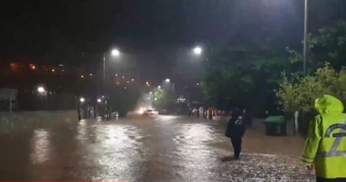 Δραματικές ώρες στην Καρδίτσα – Μία αγνοούμενη και επτά εγκλωβισμένοι – Εκκενώνεται οικισμός